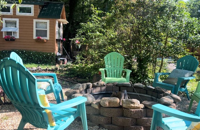 Cabin Hottub Wood Mini Recharging Mountain getaway Firepit Hiking waterfalls