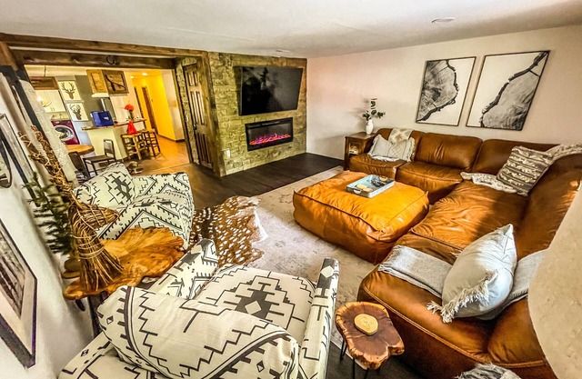 Cabin in the Pines - Hot Tub, Dog & Kid Friendly