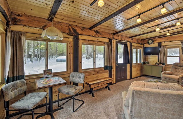 Cabin Near to Lakes, Atving, Skiing & Natl Forest