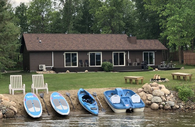 Cabin on Big Sand Lake - 4 Bedroom, 2 Bath, Sandy Beach, Secluded, Modern