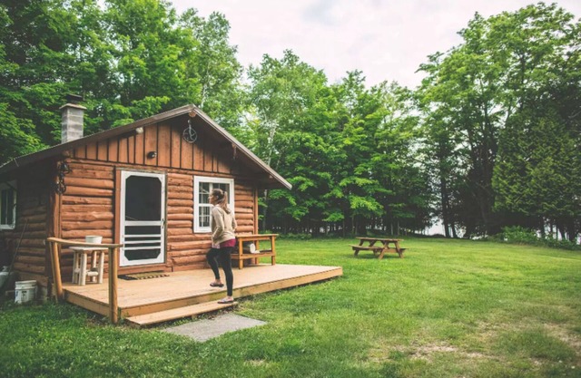 Cabin on lake with sauna - pets ok. Kayaks and boat provided.