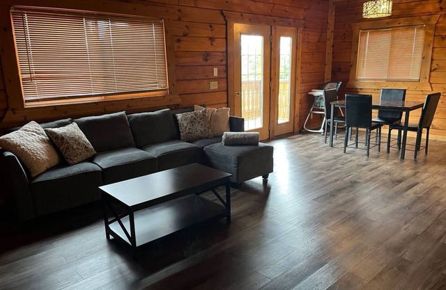 Cabin Retreat near Three Bearsnn