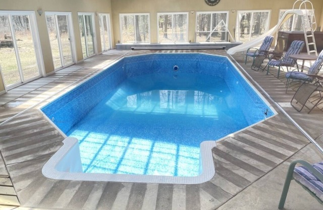 Cabin Style Home in Woods, Private Pool, Hot Tub, Snowmobile, Fire Pit, Horses.