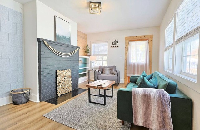 Cabin-Themed Duplex ⫸ Walk to Happy Holler