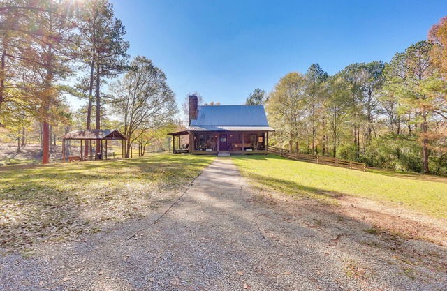 Cabin w/Catch & Release Pond in Hueytown!