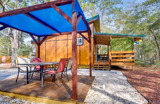 Cabin w/Deck & Fire Pit: 2 Mi to Holden Beach!