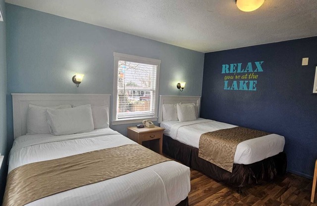 Cabin with 2 Doubles and Kitchen