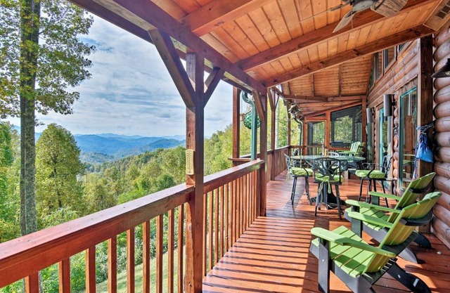 Cabin with BBQ and Games - Walk to Blue Ridge Parkway!