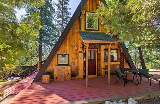 Cabin with Digital Minimalism for true get-away to Sierra outdoors.