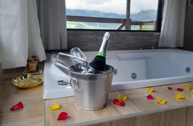 Cabin with hydromassage and a beautiful view of the Canyons