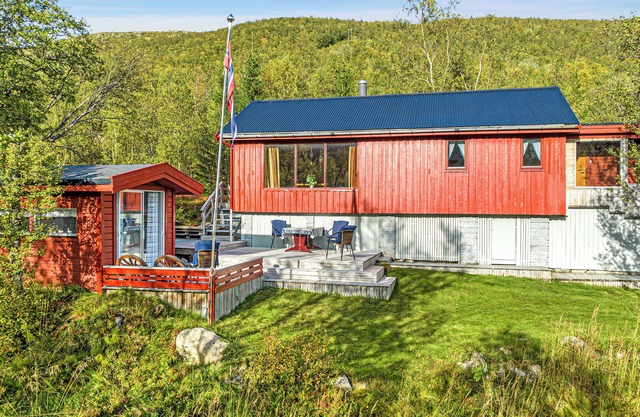 Cabin with northern lights & ocean view
