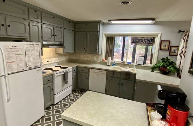 Caddy Shack #2 - 4 BR sleeps up to 12 w/Ping Pong, Shuffleboard, Arcades & more!