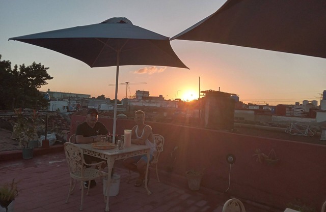 Cadena Hostal Roberto Carlos