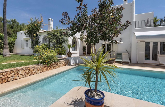 CALA D'OR STUNNING PRIVATE VILLA + BUNGALOW 10 MIN WALK TO BEACH!