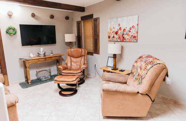 Calle Condo Summary: