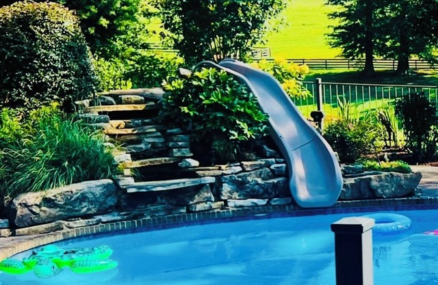 Calm Mini Farm w/Organic soy/gluten free Eggs & private Poolside Oasis