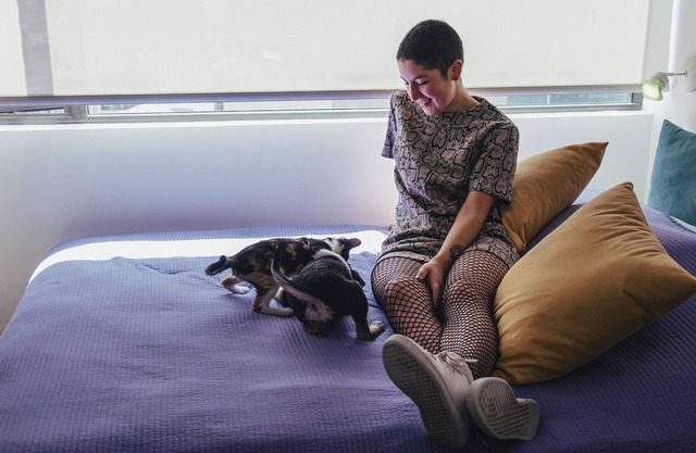 Cama en Habitación Compartida con Piscina y Gimnasio