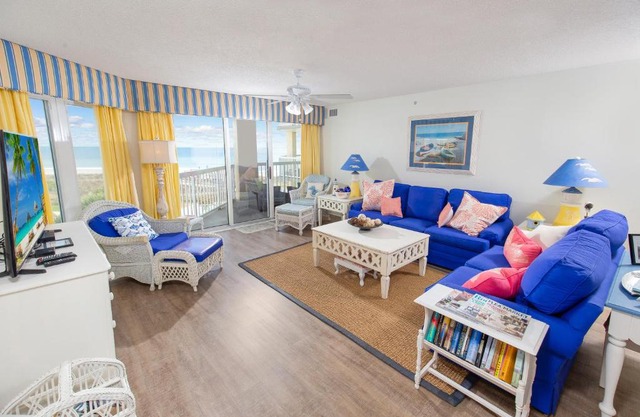 Cambridge 301 OV 3BR 3BA Kitchen Balcony