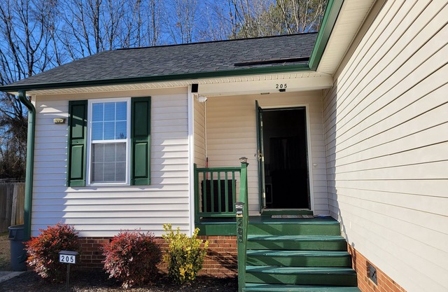 Cambridge of Corolina in Clayton/Garner/40/42 Raleigh Area with WiFi & King Beds