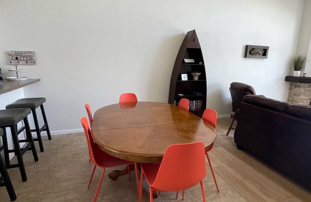 Camdenton Condo on the water - Grill, balcony and elevator access