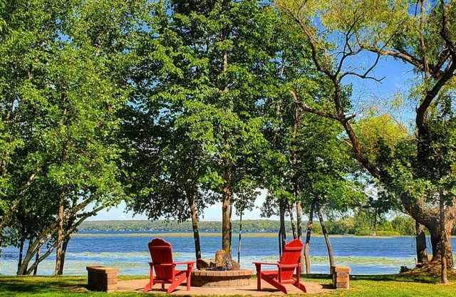 Camper on Lake Ida! Private Lakefront Lot!