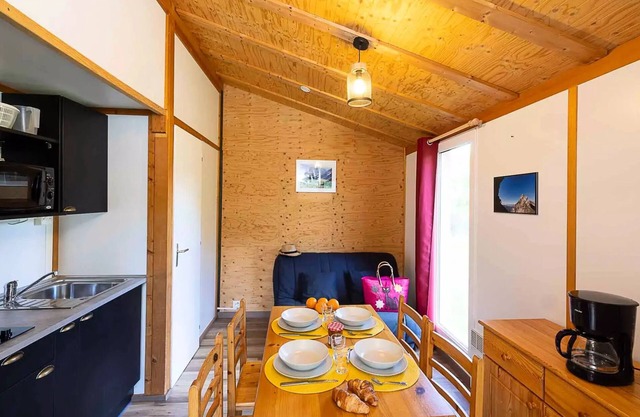 Campsite CHAMP LA CHEVRE * - Chalet Alizé 2 bedrooms 4 people