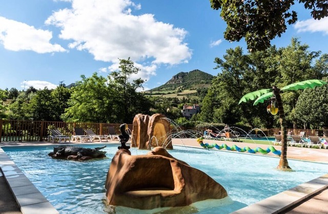 Campsite maeva Escapades Millau Plage * - 3 Room Lodge Tent 5 People + TV