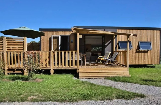 Campsite maeva Respire Domaine de Kervallon * - Mobile Home Taos 4 Rooms 6 People + Jacuzzi + TV