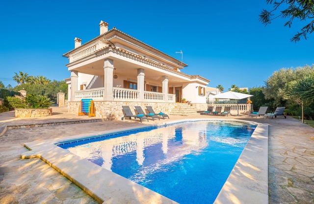 CAN ALBONS - Beautiful villa with private swimming pool and free Wifi