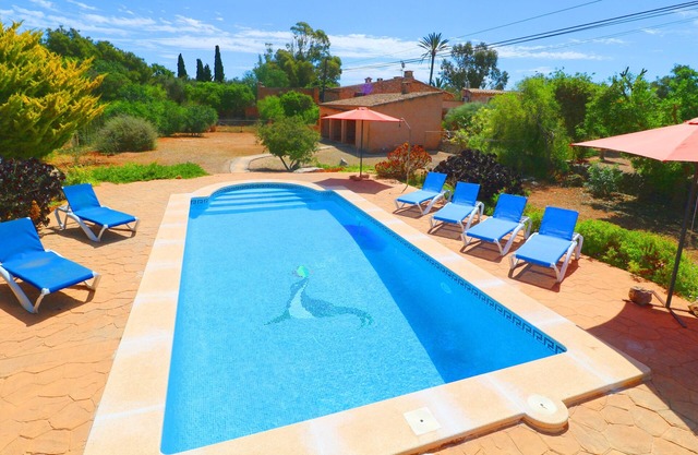Can Cova, Wifi free, private pool, Garden, 5 Minutes from Cala Llombards