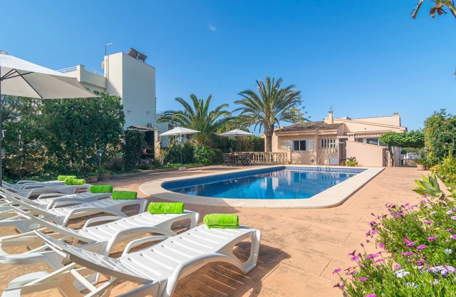 CAN MORAGUES & MARTORELL - Villa with private pool in BADIA BLAVA. Free WiFi