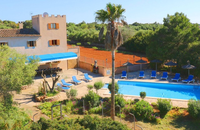 Can Palea, Wi-fi free, private pool, garden, 15 minutes from the beach Es Trenc