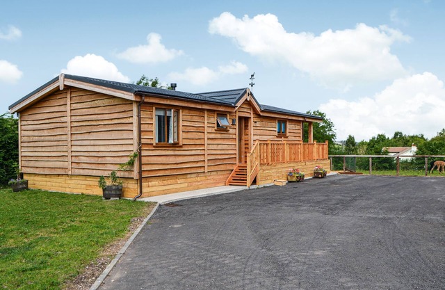 Canadian timber lodge with direct views to the Alpacas.