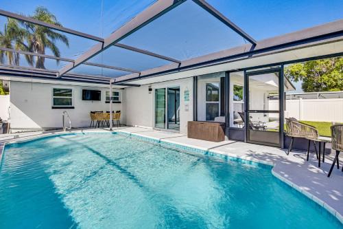 Canal-Front Holiday Home Near Beach Swim and Paddle