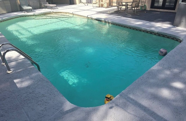 Canal front Lake Henderson, pool, 3/2, Withlacoochee bike trial!