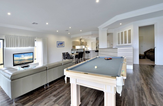 Canal Sunset- Pool table, WIFI, Cinema Room