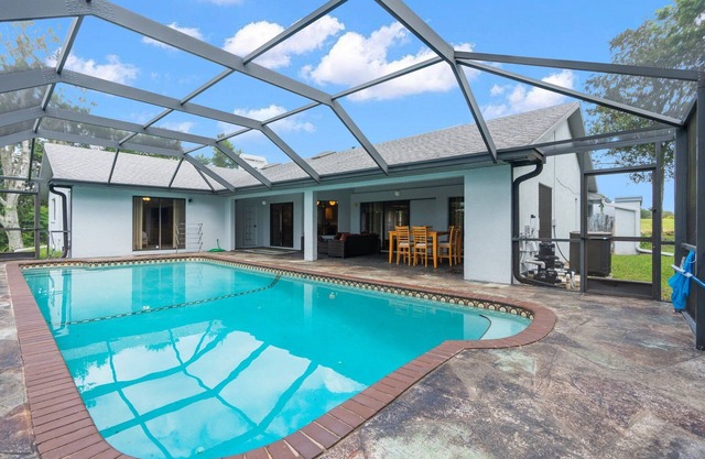 Candida's Retreat, 3-bedroom home with WiFi, AC, Heated Pool, on the 7th tee.