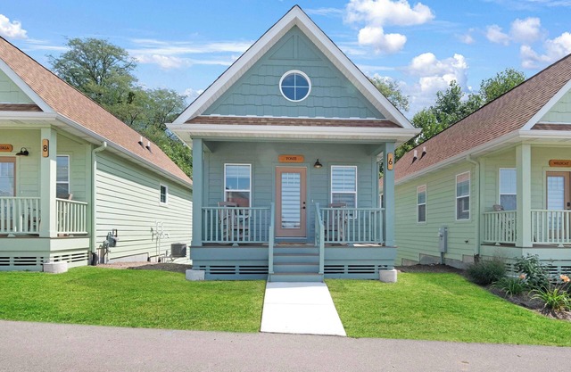 Canopy: 6 - Tonti 2 Bed, 2 Bath