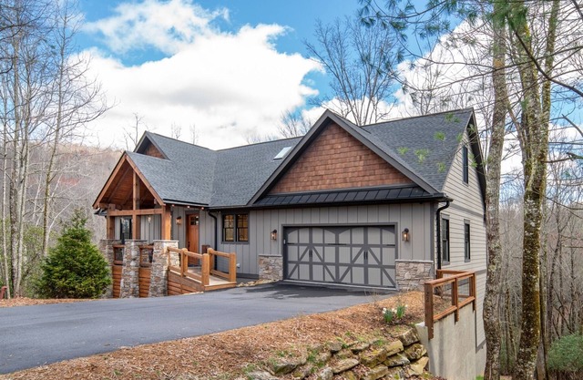 Canopy Creek Connestee Falls | 4 Bed, 2 Bath