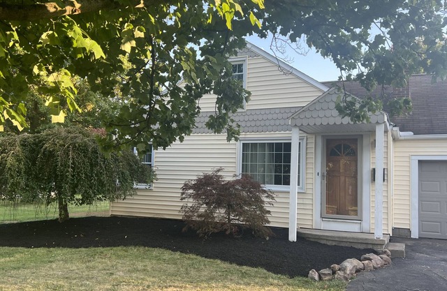 Cape Cod on Broad, Stay in the Heart of Ashland