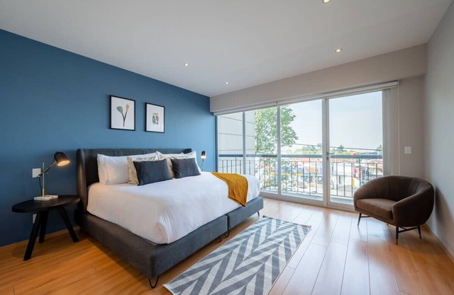 Capitalia - Design, Safe & Comfy