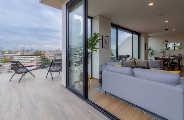 Capitalia | Designer Charm near WTC