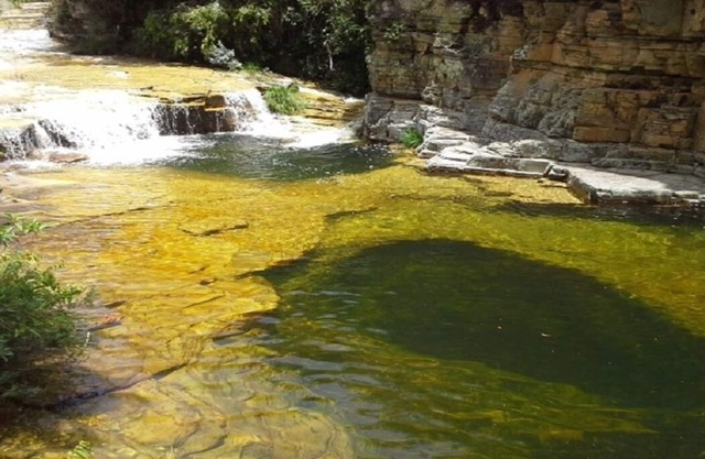 Capitol, canyons, waterfalls on the edge of the house and views of the Furnas dam and Paredao