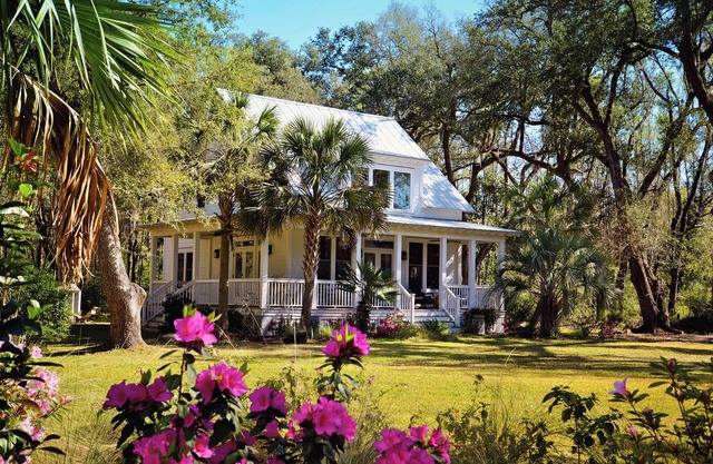 Captain's Quarters Charming 2-bedroom cottage in superb Johns Island