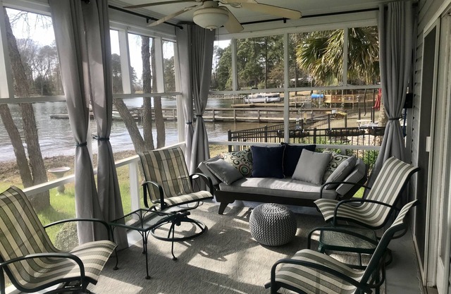 “Captain’s Quarters” Lake Murray vacation home, awesome views, close to marina.