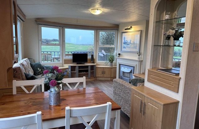 Captivating 2-Bed static caravan in Holyhead