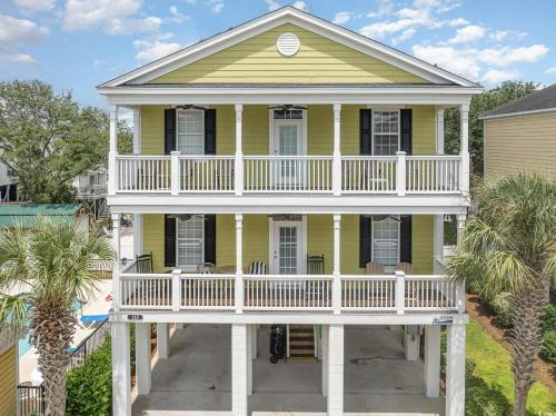 Captivating 4 bedroom House with Double Balconies and a Community Pool-Angler Villas 3