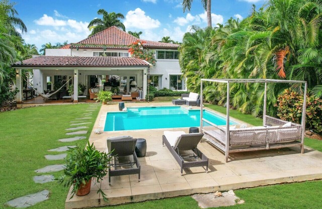 Caralva 172: Tranquil villa w/pool, lush garden, housekeeper, and golf cart