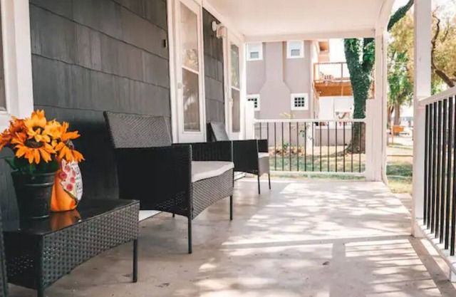 “CARE BnB” Lovely 2 Bedroom Condo - sleeps 8