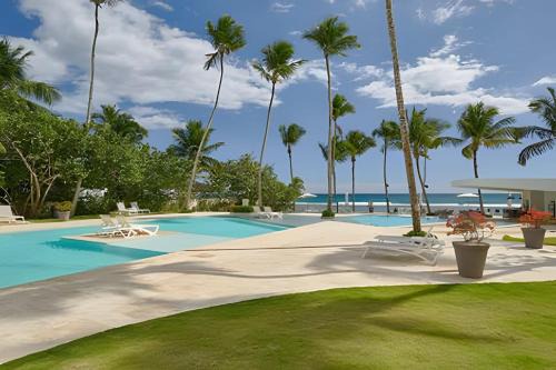 Caribbean Bright Dawn View 1BDRM Beachfront apt.